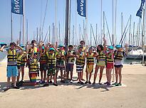 Estudiantes en el curso de vela